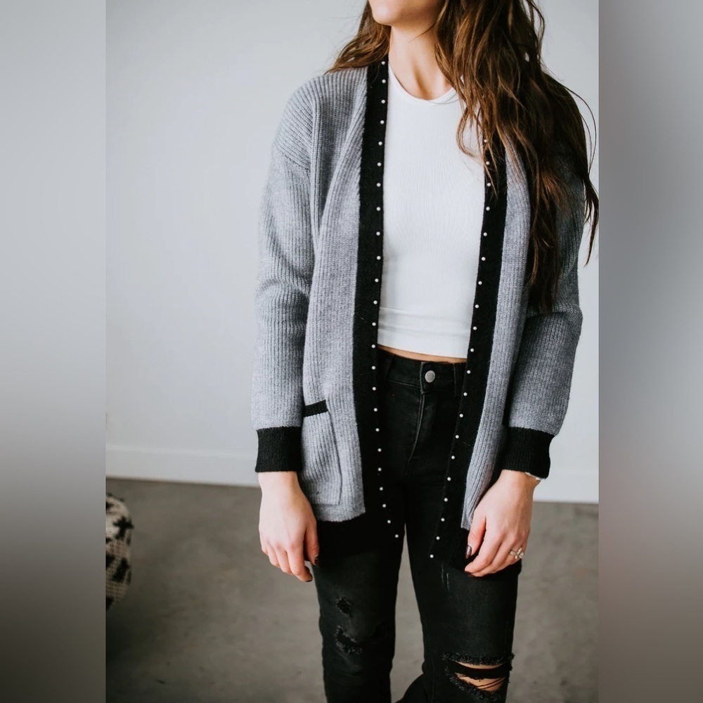 PEARL Accent Cardigan - EUC
